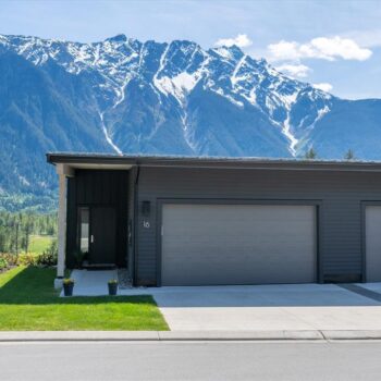 #16 – 4000 Sunstone Way