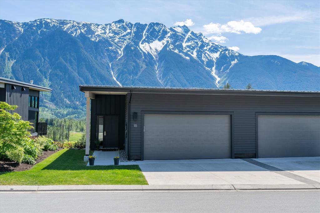 #16 – 4000 Sunstone Way