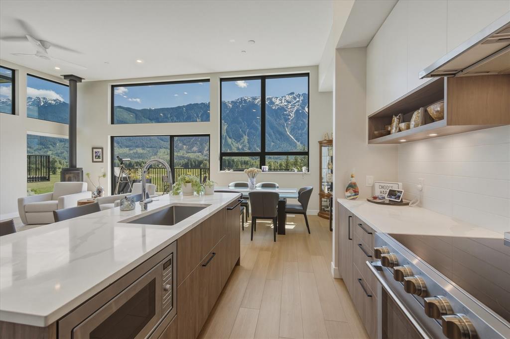 #16 – 4000 Sunstone Way