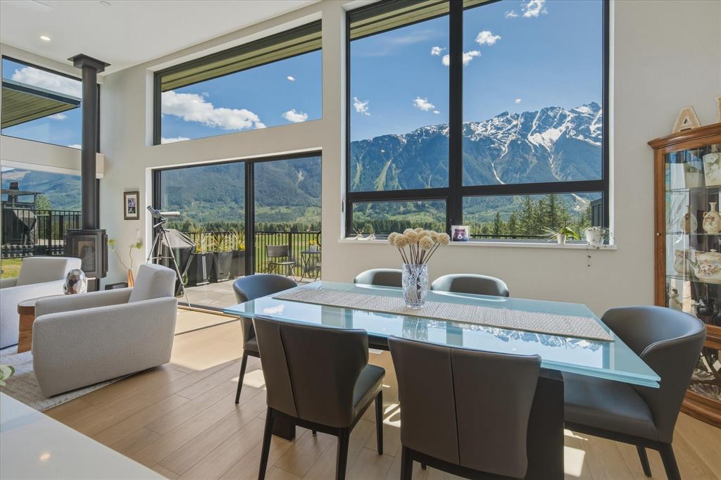 #16 – 4000 Sunstone Way