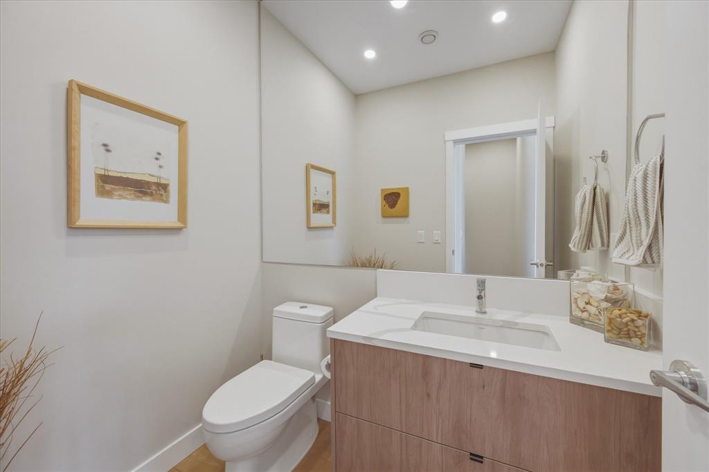#16 – 4000 Sunstone Way