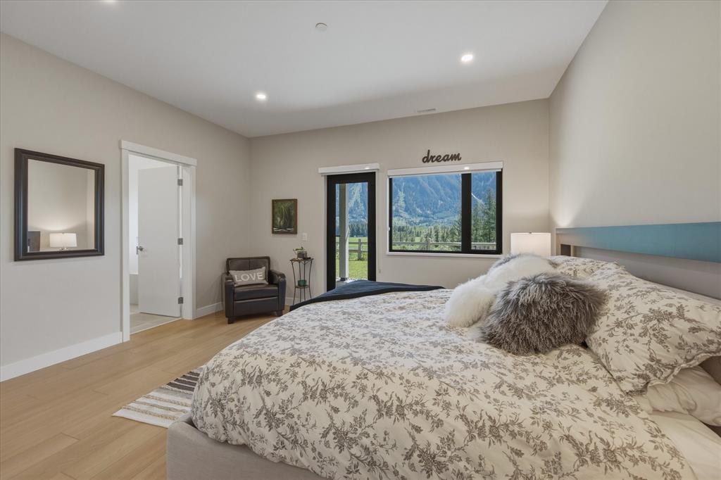 #16 – 4000 Sunstone Way
