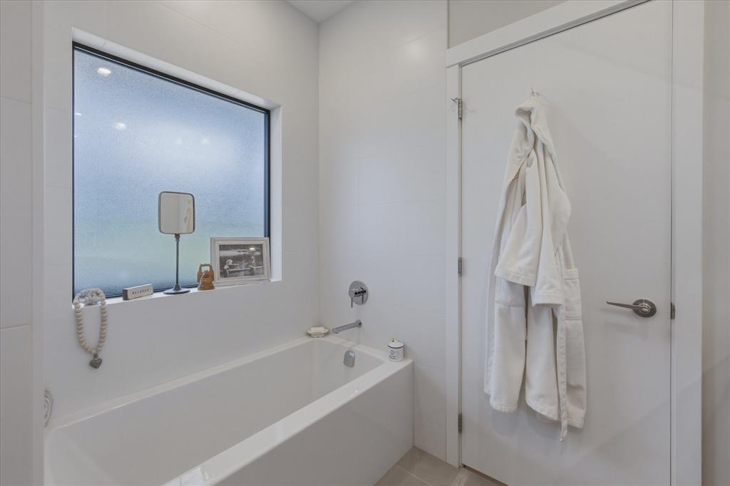 #16 – 4000 Sunstone Way