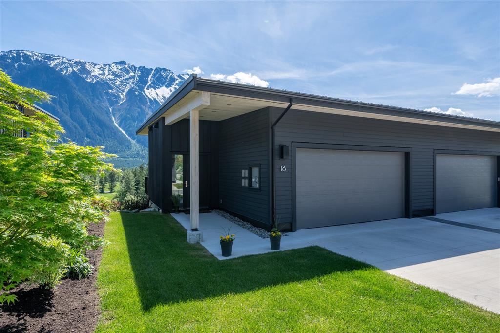 #16 – 4000 Sunstone Way