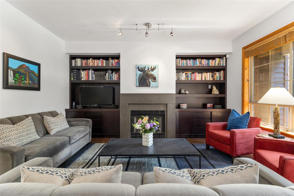#21 – 8030 Nicklaus North Boulevard