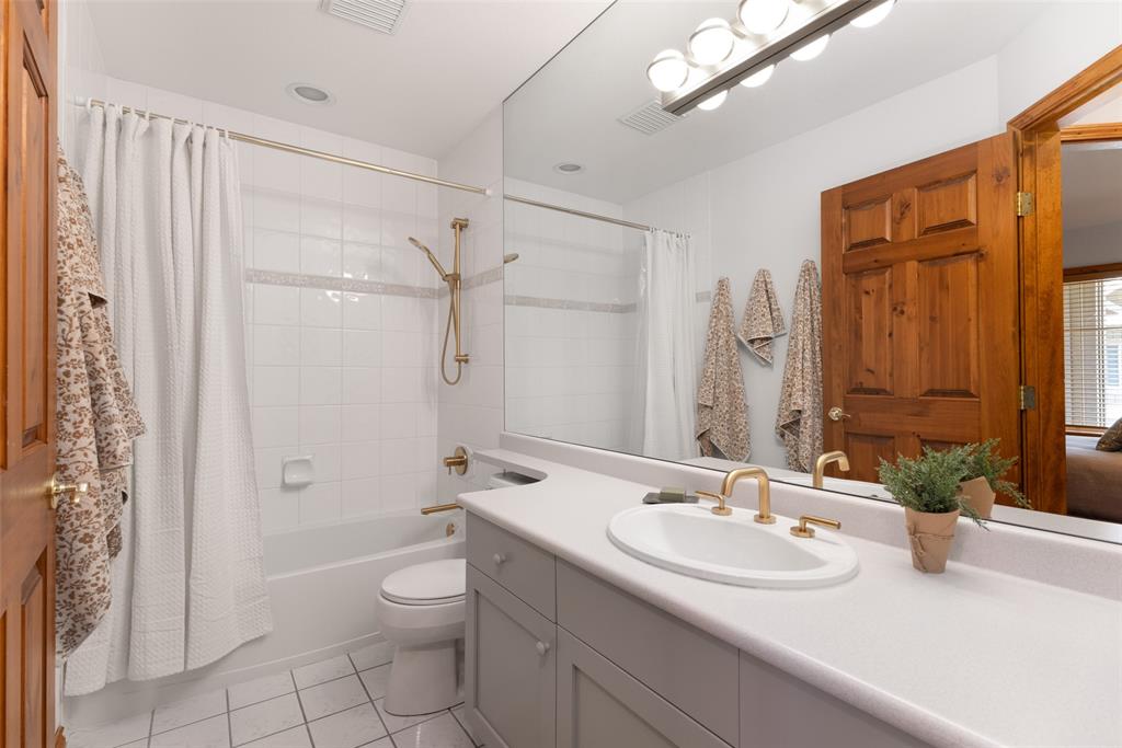 #21 – 8030 Nicklaus North Boulevard