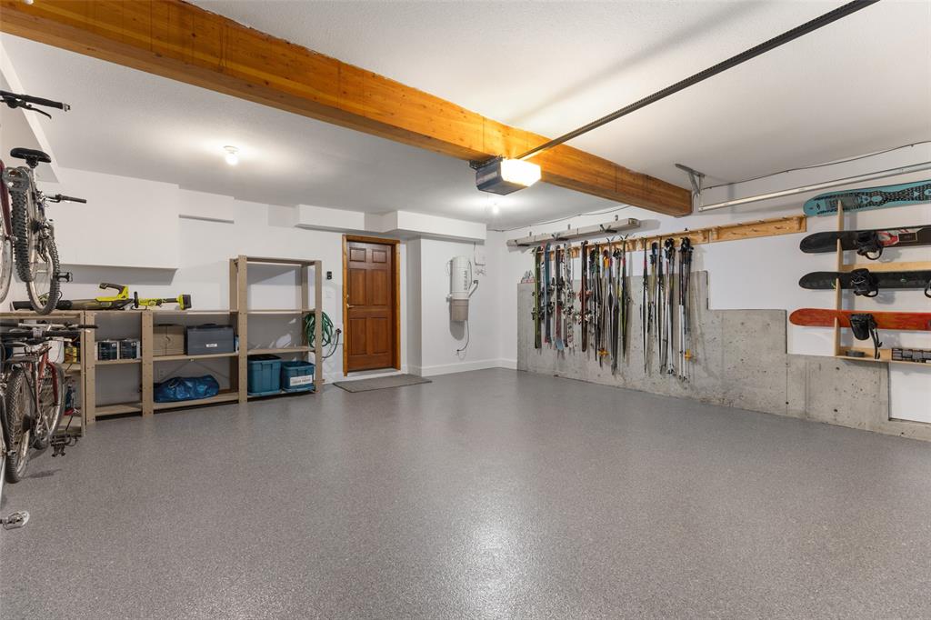 #21 – 8030 Nicklaus North Boulevard
