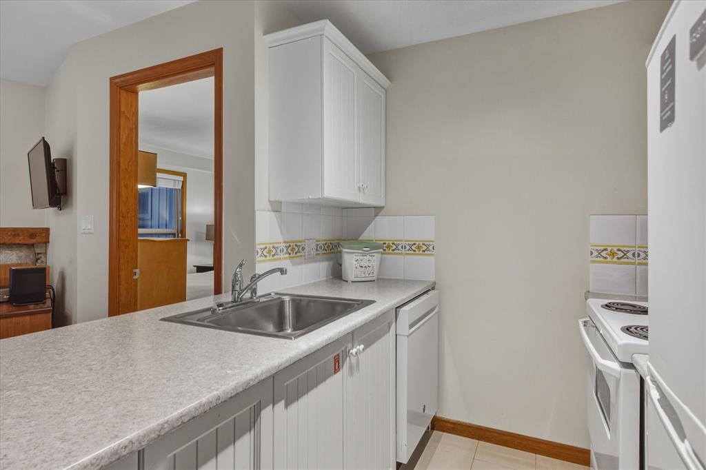 #126 – 4800 Spearhead Drive
