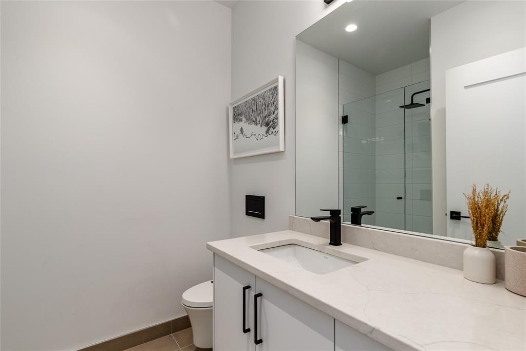 #16 – 2077 Garibaldi Way