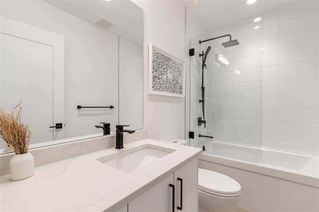 #16 – 2077 Garibaldi Way