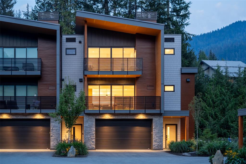 #18 – 2077 Garibaldi Way