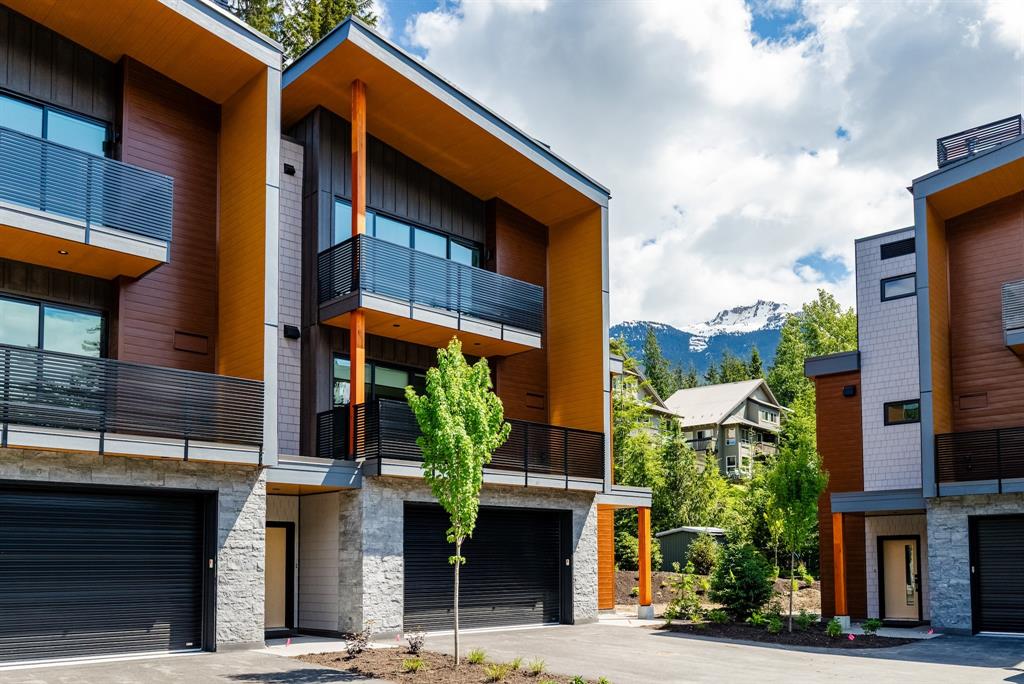 #18 – 2077 Garibaldi Way