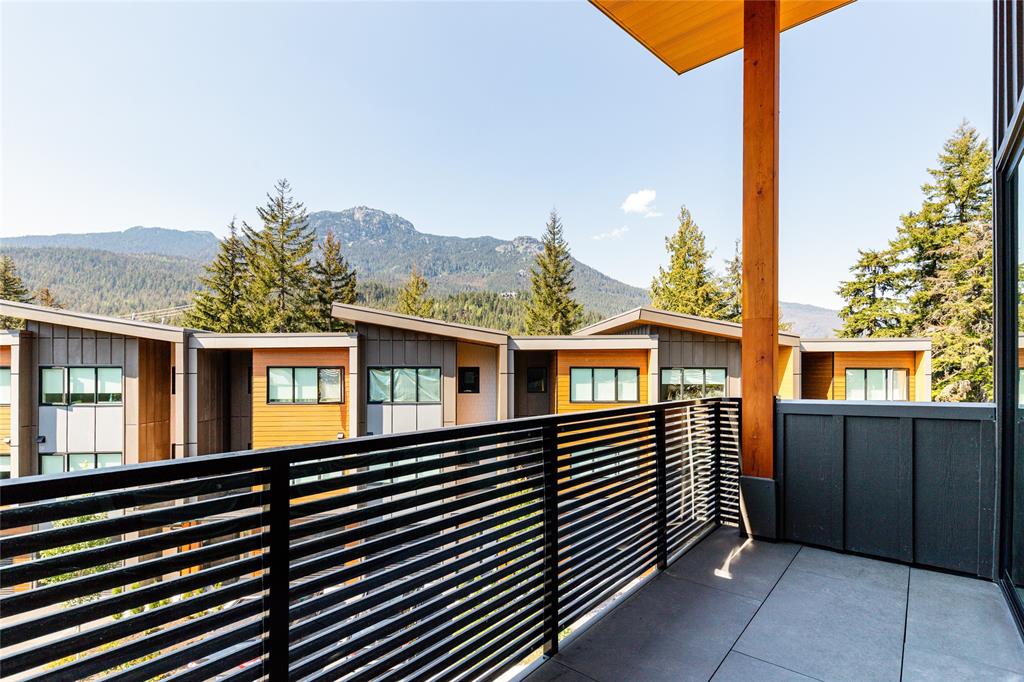 #20 – 2077 Garibaldi Way
