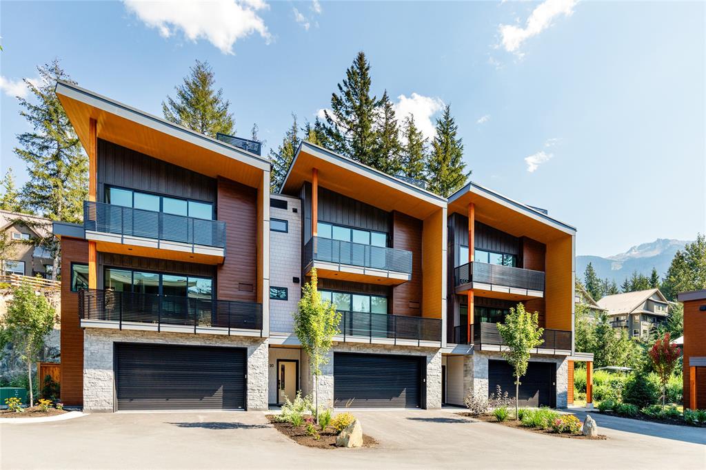 #20 – 2077 Garibaldi Way