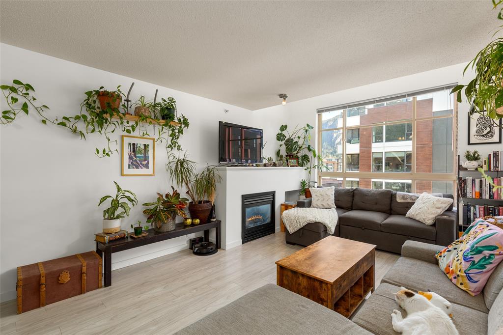 #313 – 38003 Second Avenue