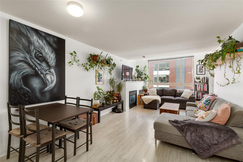 #313 – 38003 Second Avenue