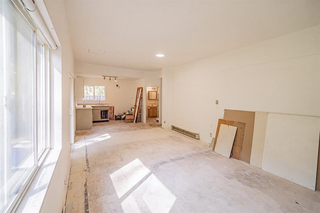 #9 – 7467 Prospect Street