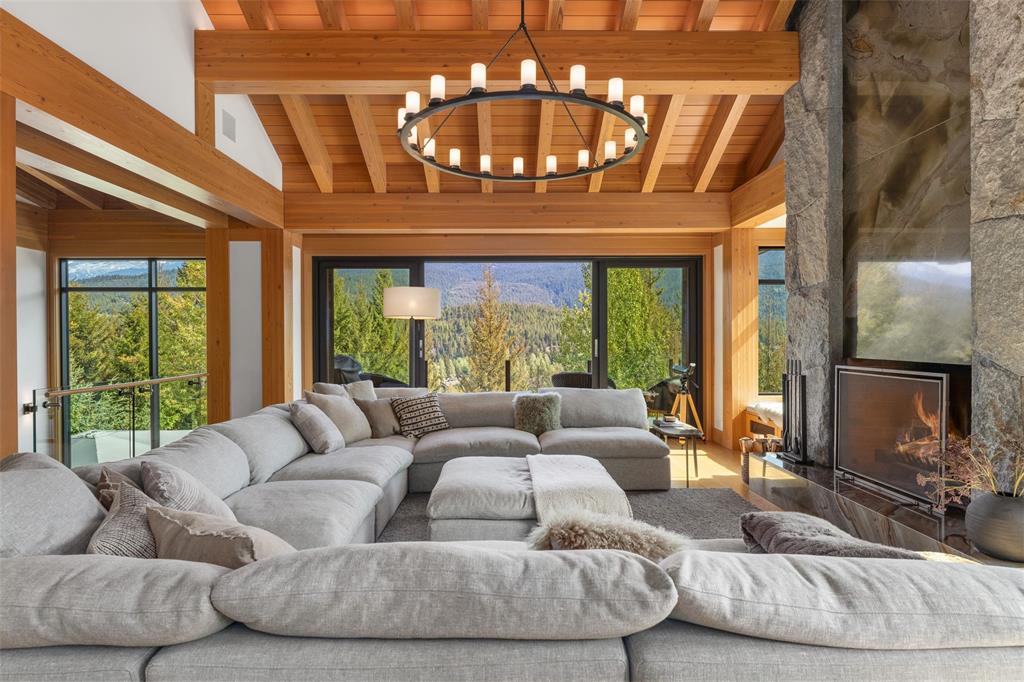 7465 Treetop Lane