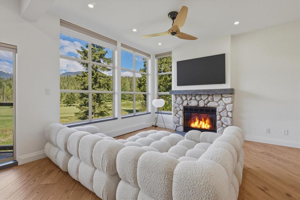 #5 – 4644 Blackcomb Way