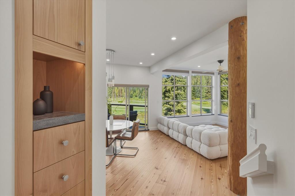 #5 – 4644 Blackcomb Way
