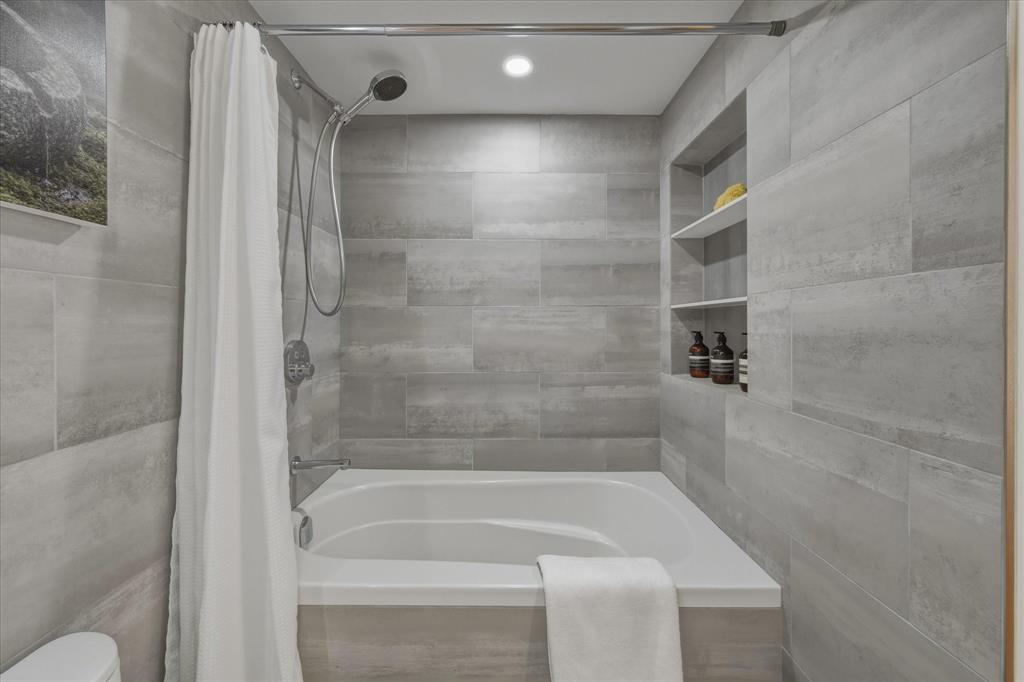 #5 – 4644 Blackcomb Way