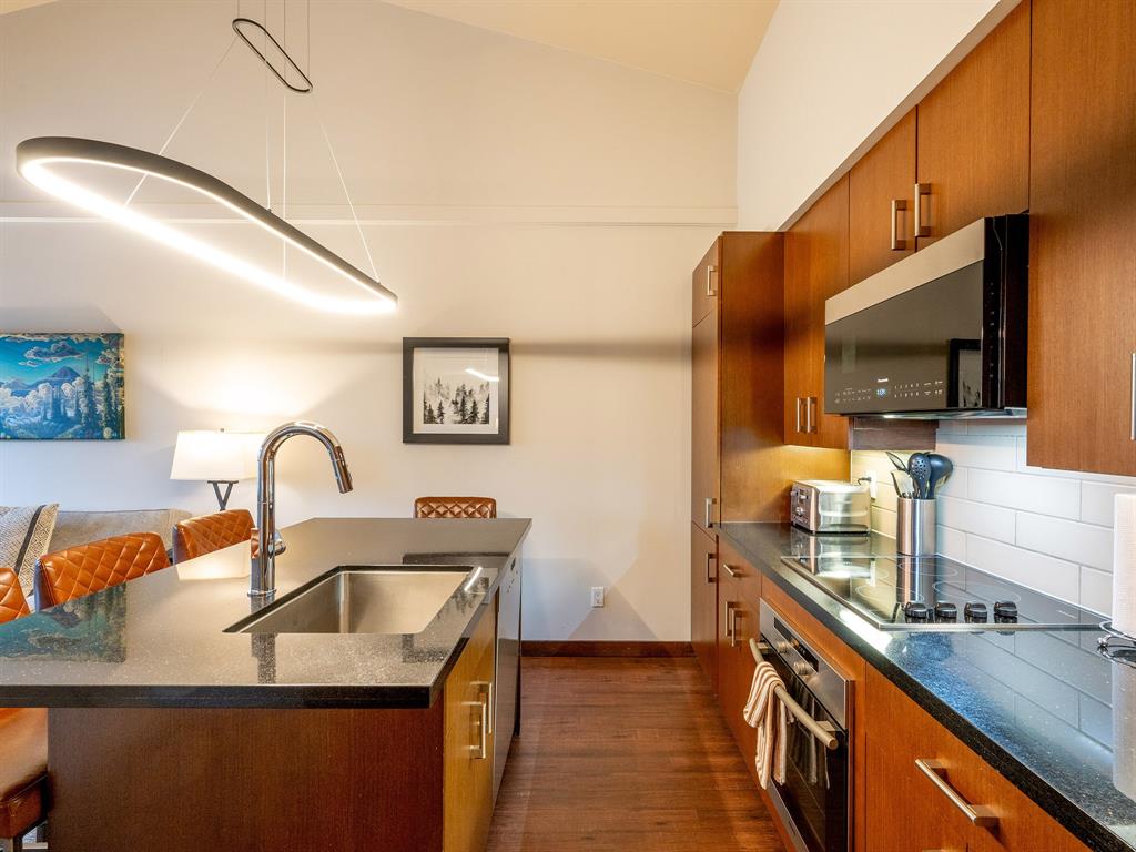 #414A – 2020 London Lane