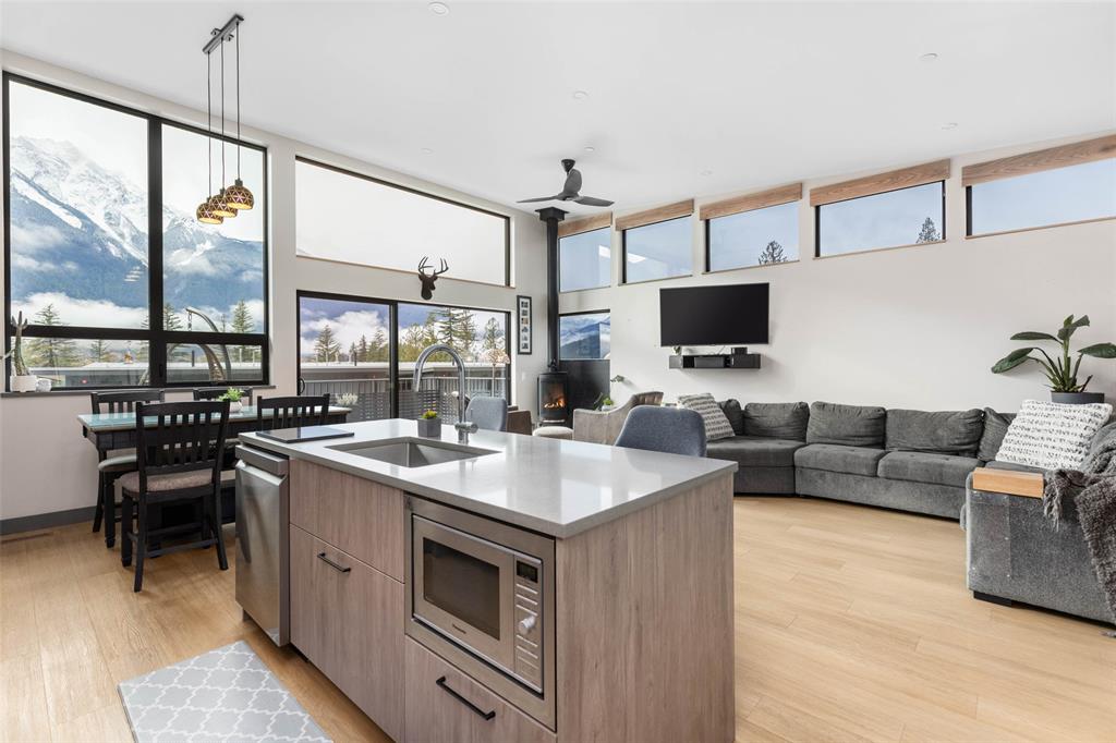 #50 – 4000 Sunstone Way
