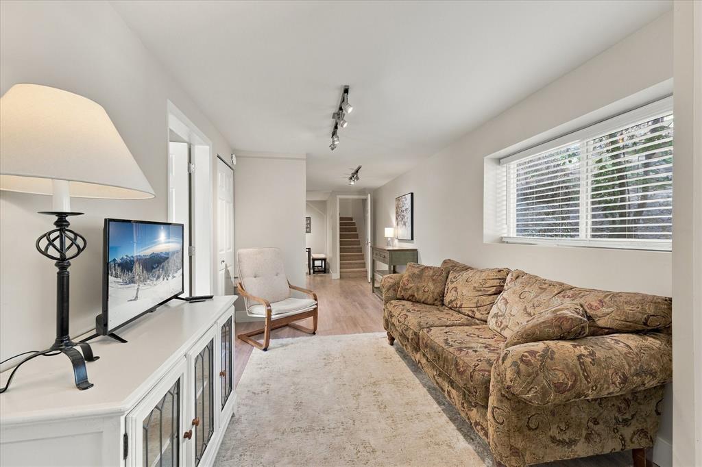 9226 Emerald Drive