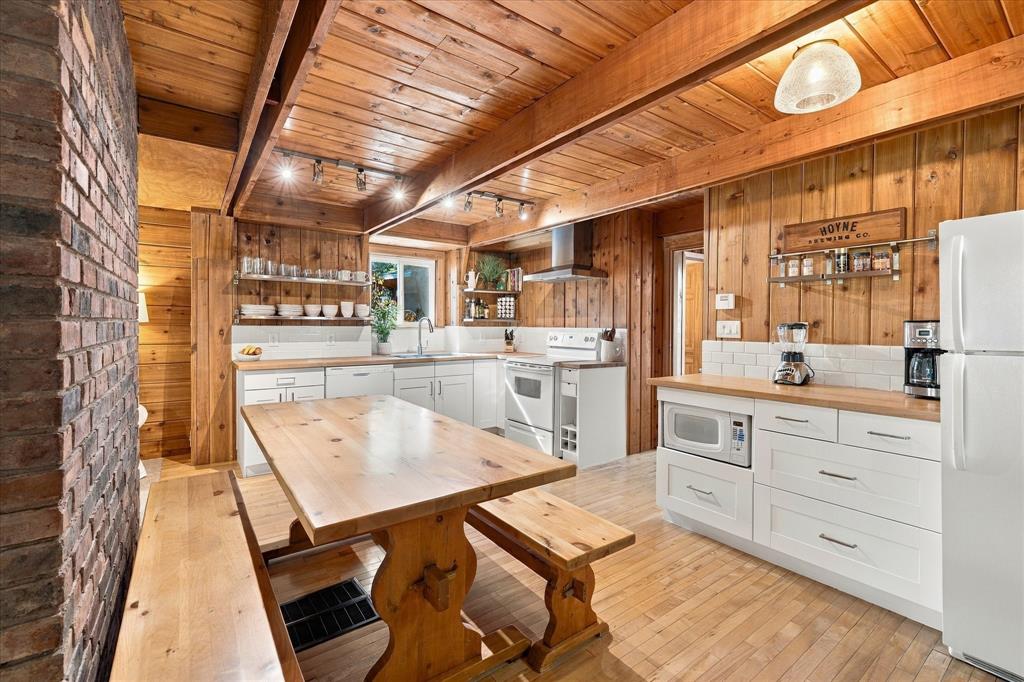 9226 Emerald Drive