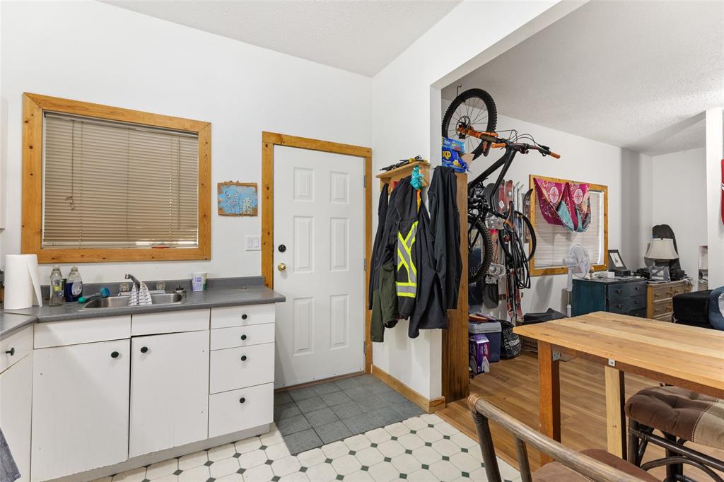 #6 – 7467 Prospect Street