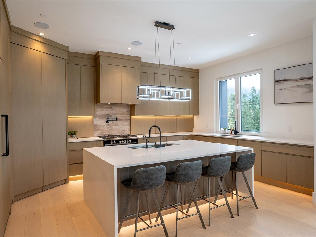 9333 Warbler Way