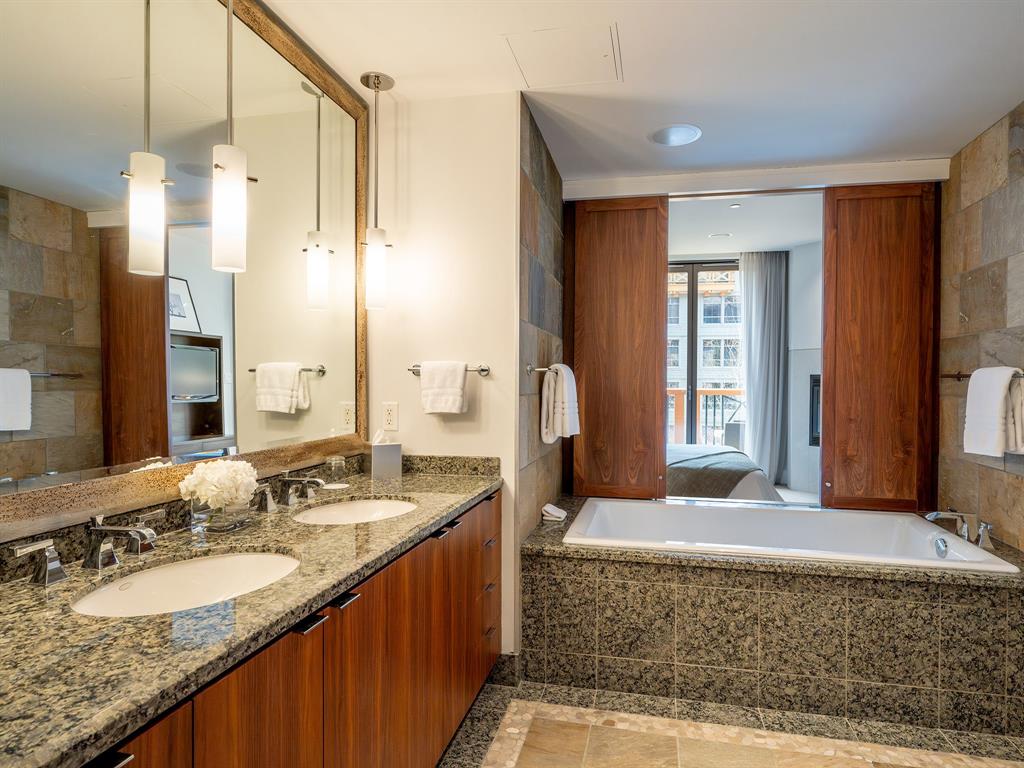 #33 – 4617 Blackcomb Way