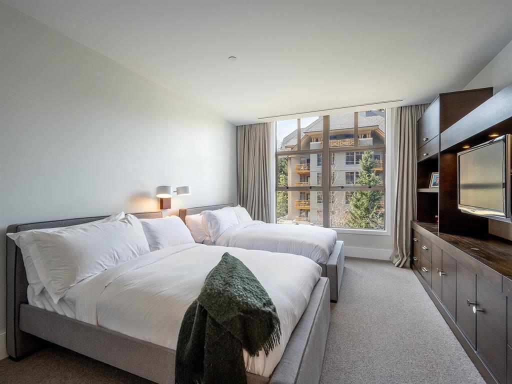 #33 – 4617 Blackcomb Way