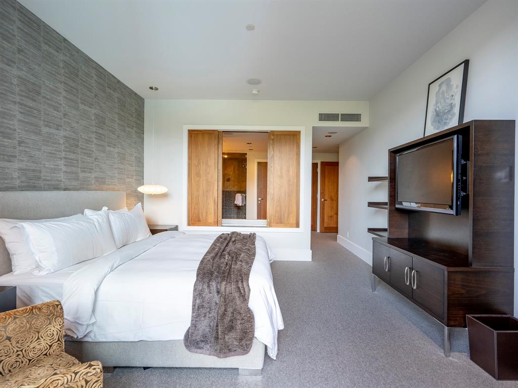 #33 – 4617 Blackcomb Way
