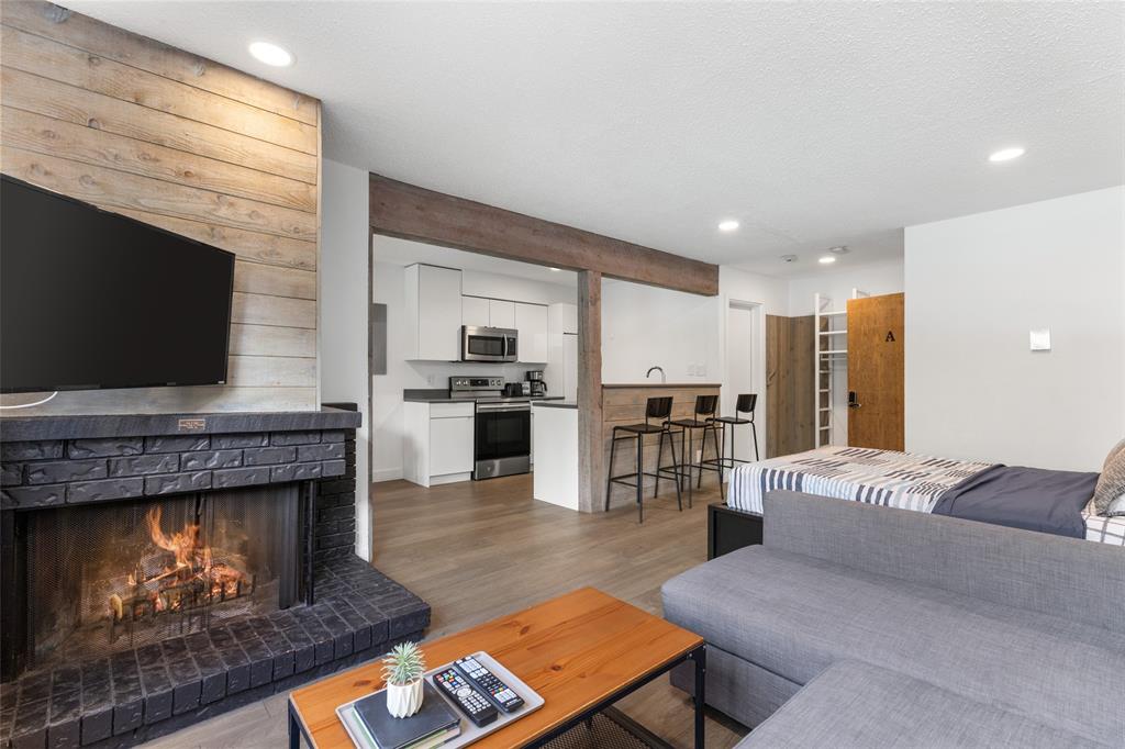 #104 – 2129 Lake Placid Road