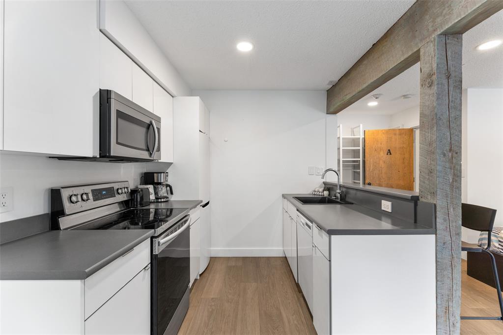 #104 – 2129 Lake Placid Road