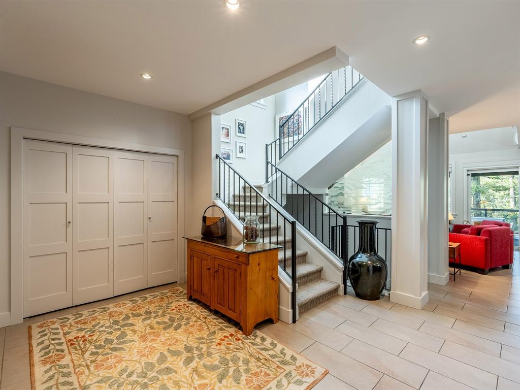 2817 Clifftop Lane