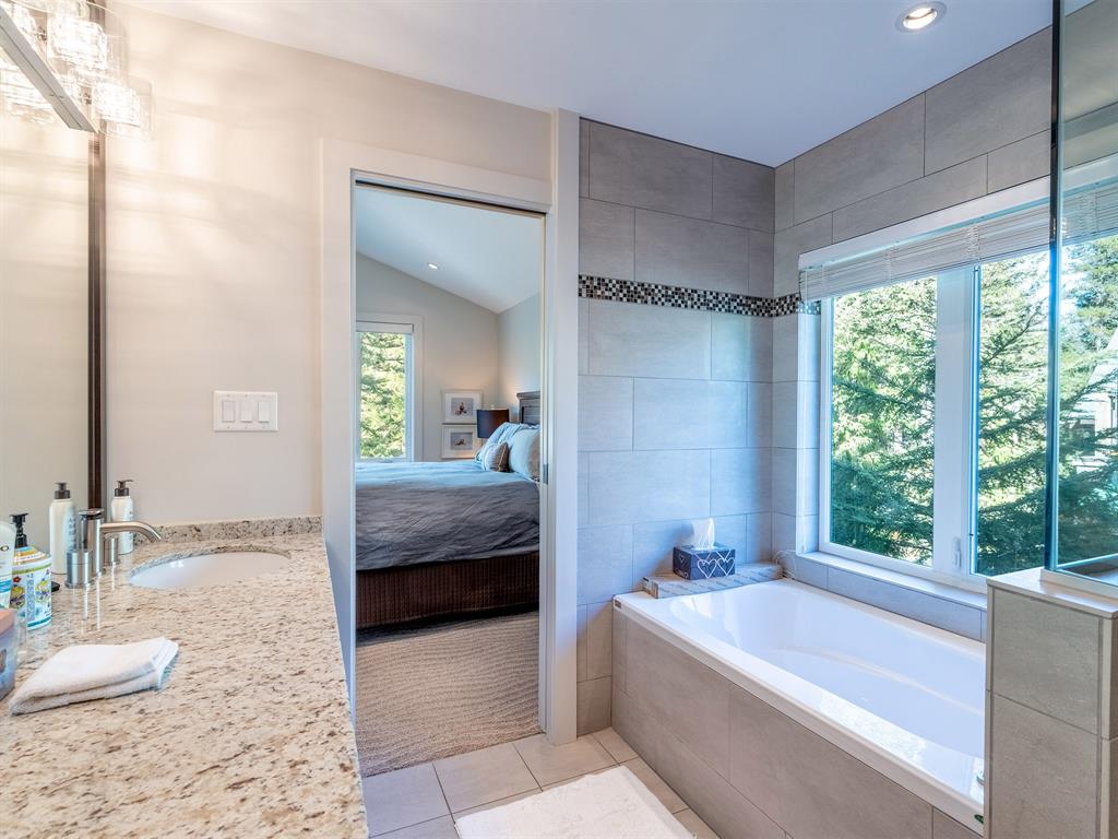 2817 Clifftop Lane