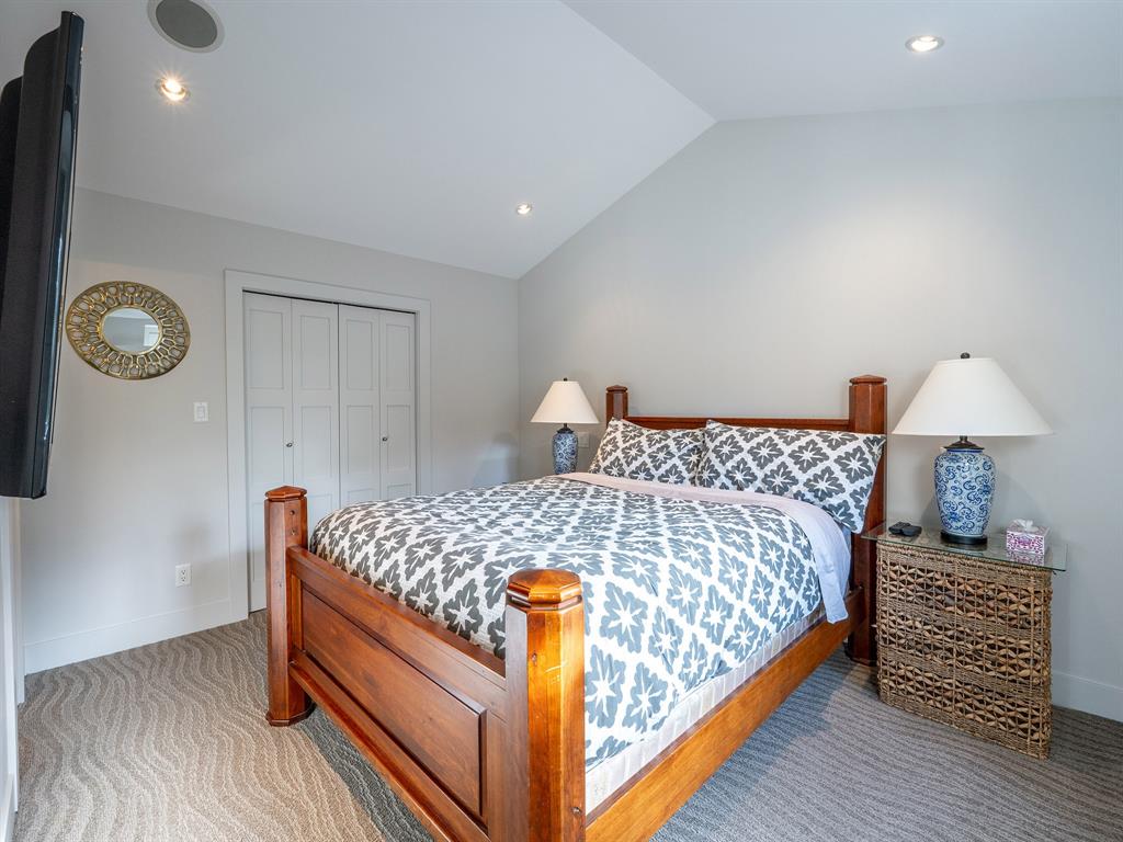 2817 Clifftop Lane