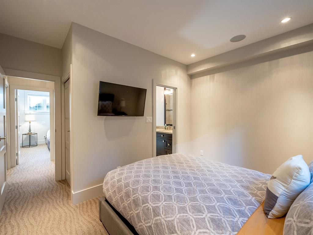 2817 Clifftop Lane
