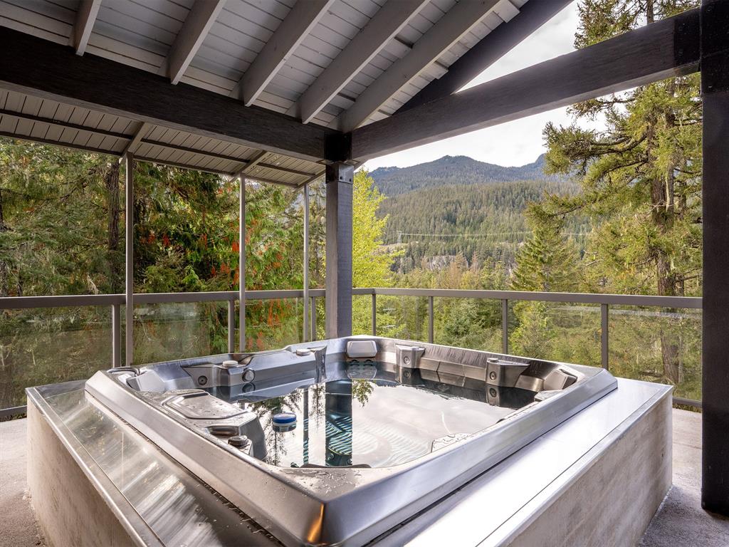 2817 Clifftop Lane