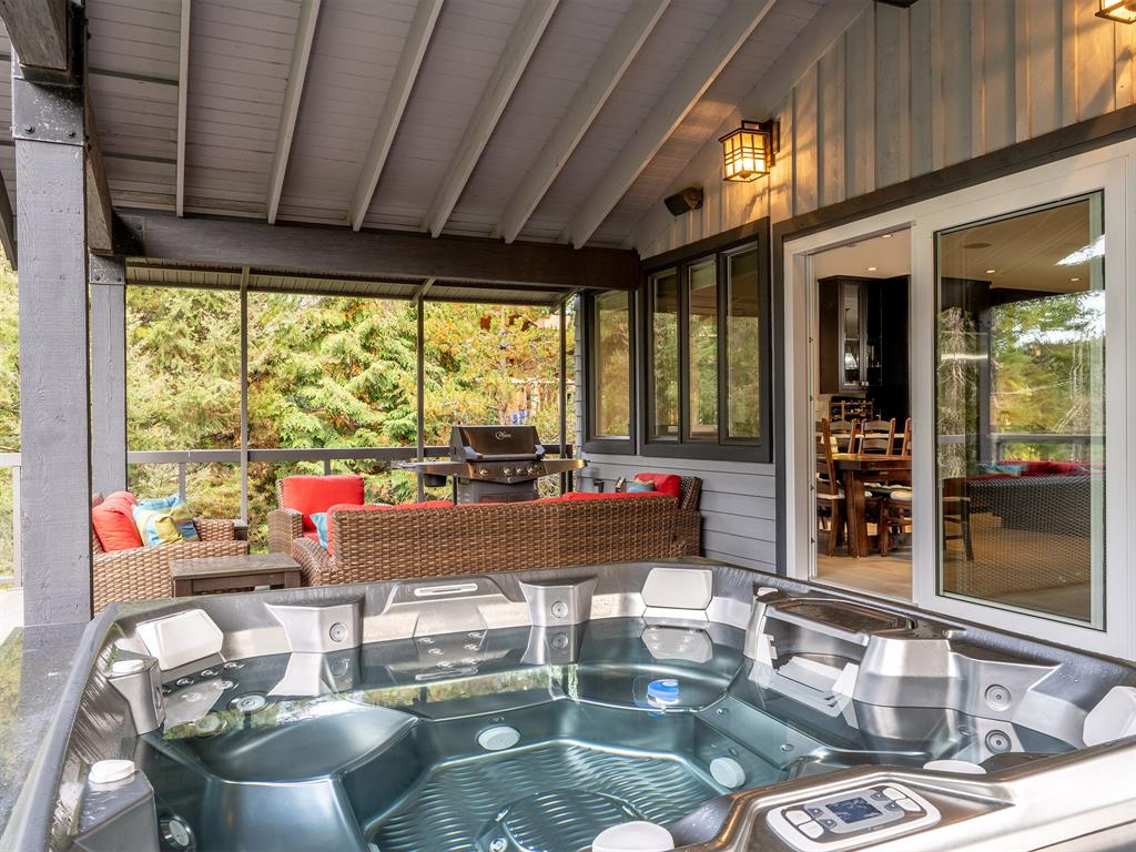 2817 Clifftop Lane