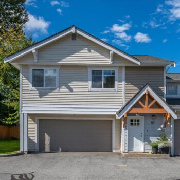 #87 – 1821 Willow Crescent