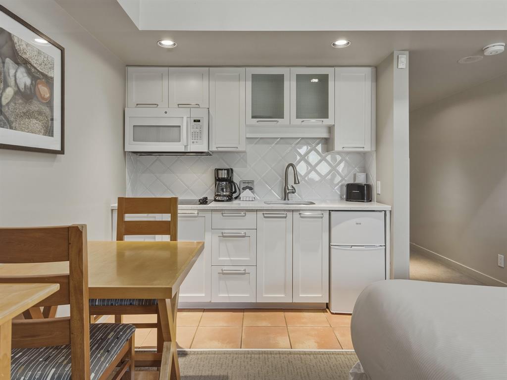 #616 – 4295 Blackcomb Way