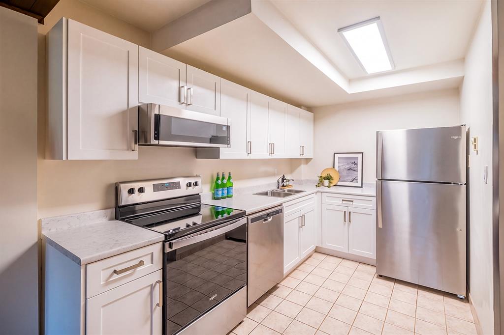 #15 – 2400 Cavendish Way