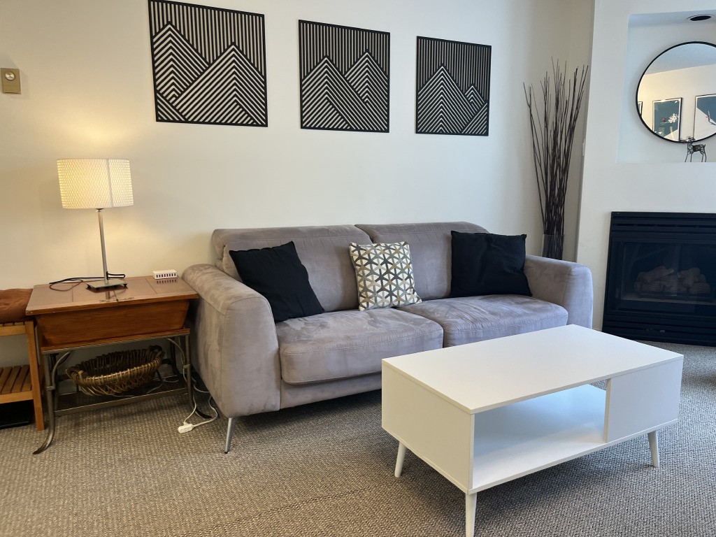 #220 – 4809 Spearhead Drive