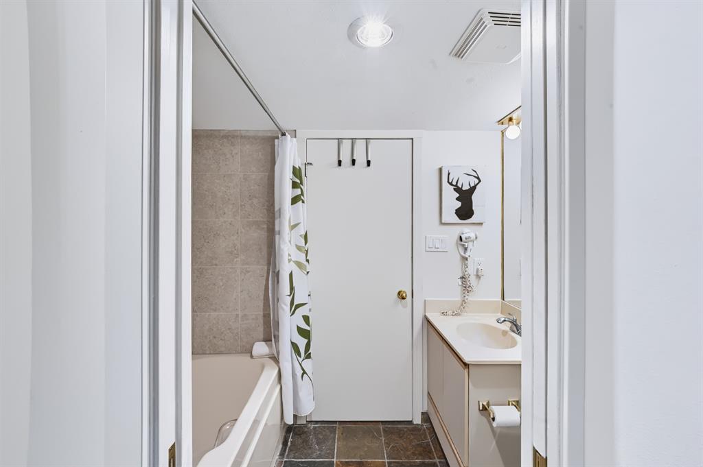 #207 – 4809 Spearhead Drive