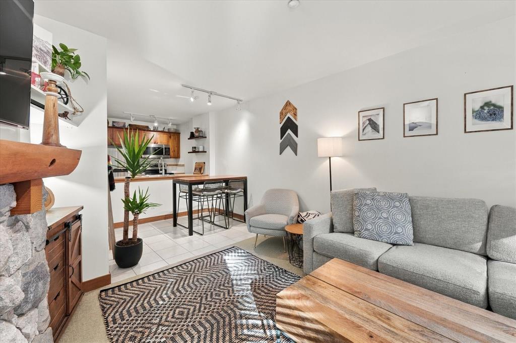 #318 – 4660 Blackcomb Way