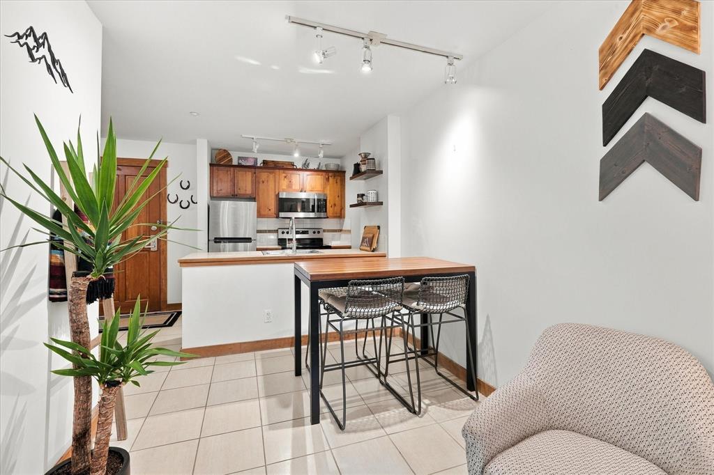 #318 – 4660 Blackcomb Way