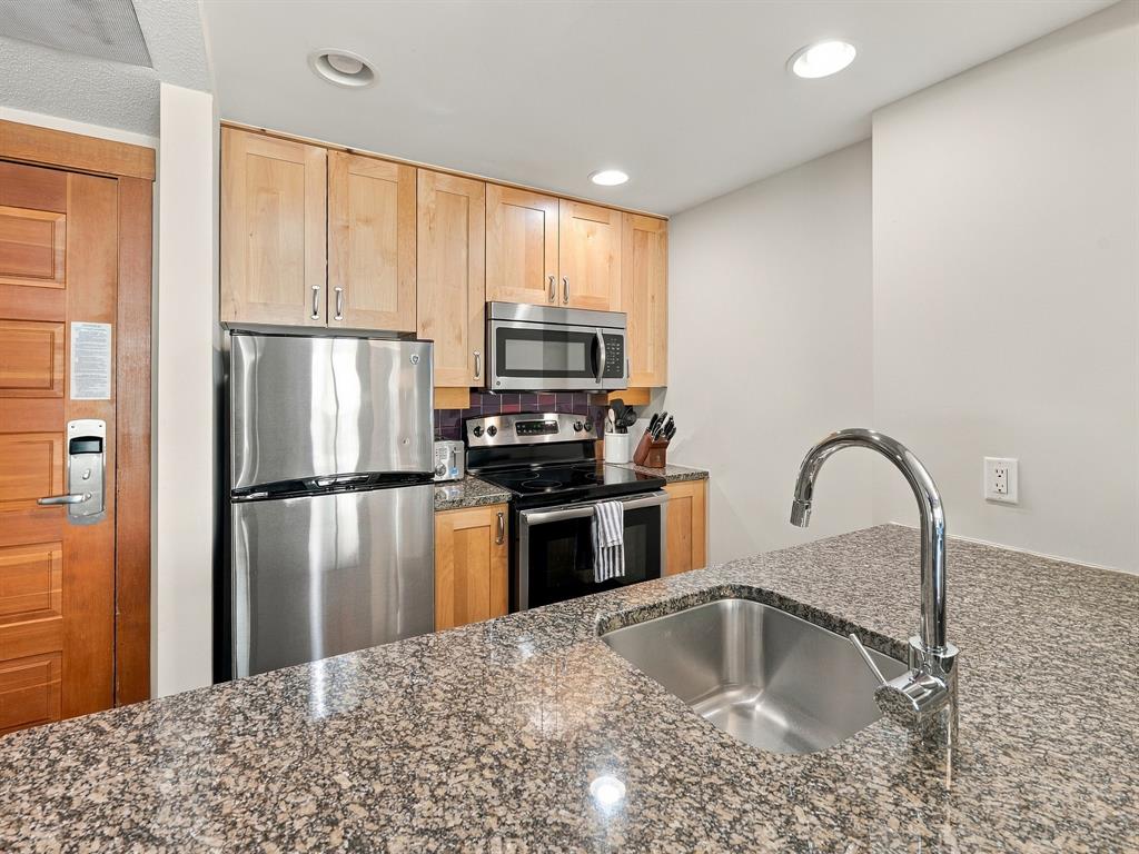 #418B – 2036 London Lane
